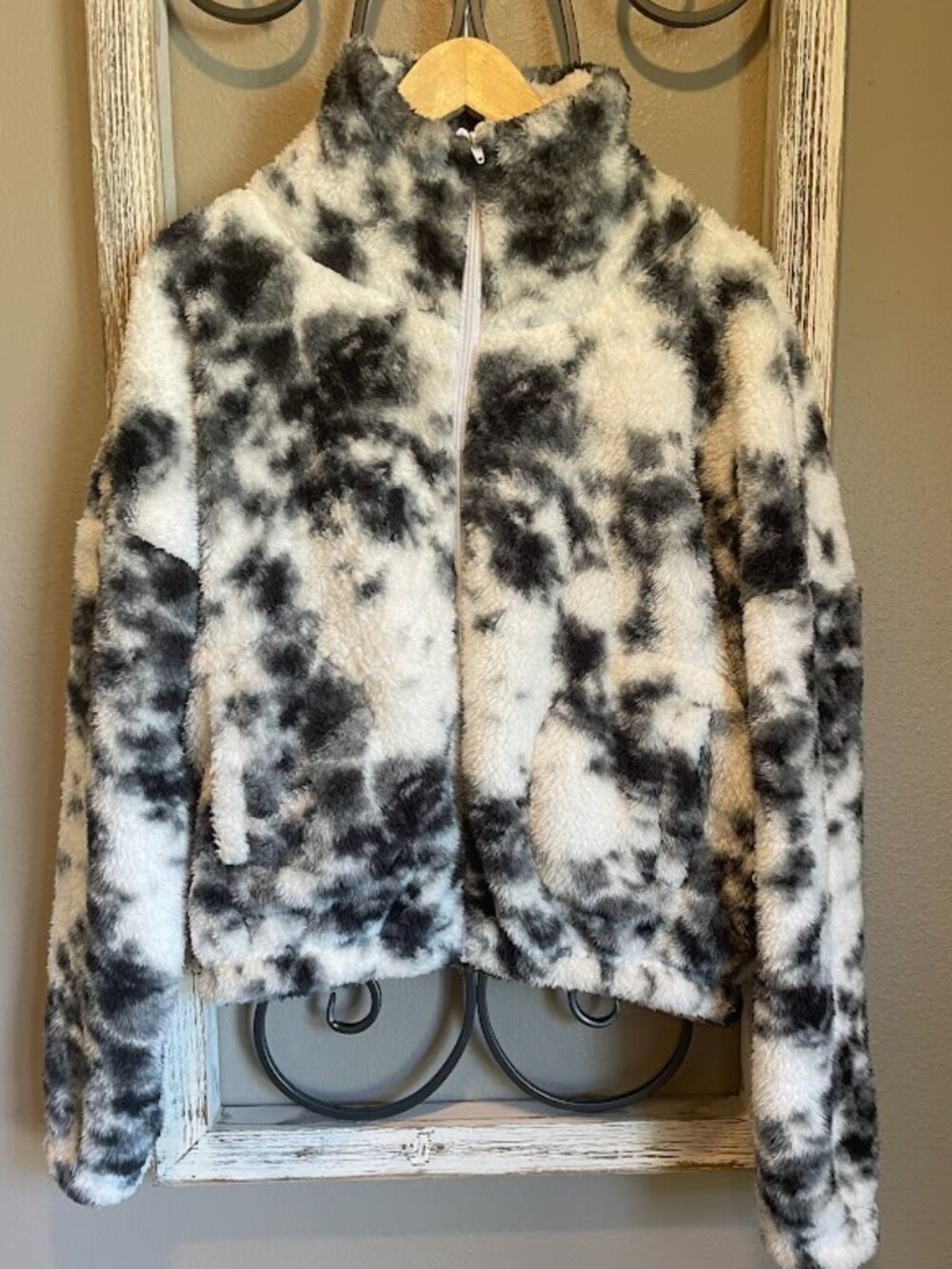 WEEKENDING Sherpa Zip-Up Jacket | Animal Print | Black White Gray | Cozy Fleece